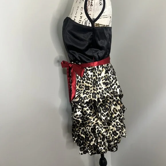 Studio Y Leopard Print Strapless Dress 7/8 | A8 - Picture 4 of 7